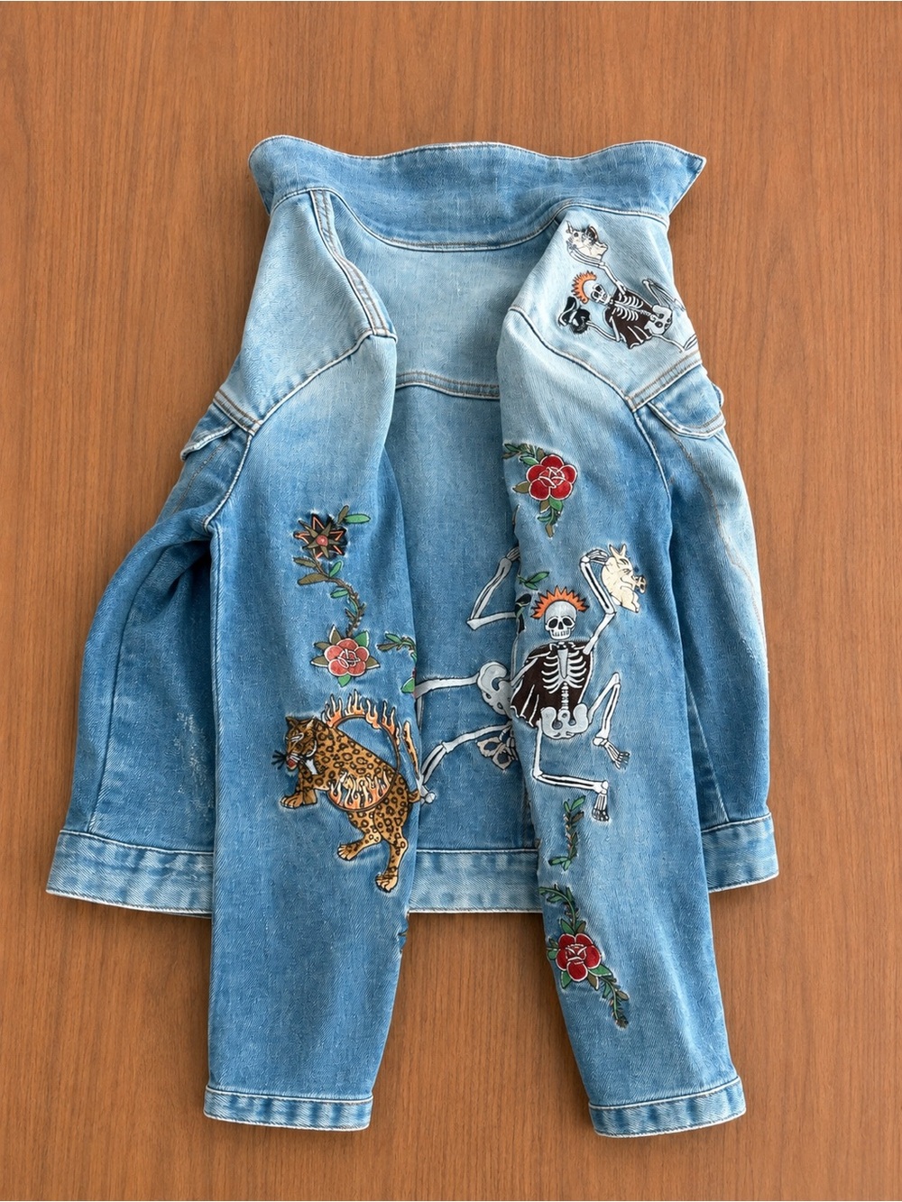 Zadig & Voltaire Embroidered Light Blue Denim Jacket with Floral & Animal Motifs - Picture 3 of 3